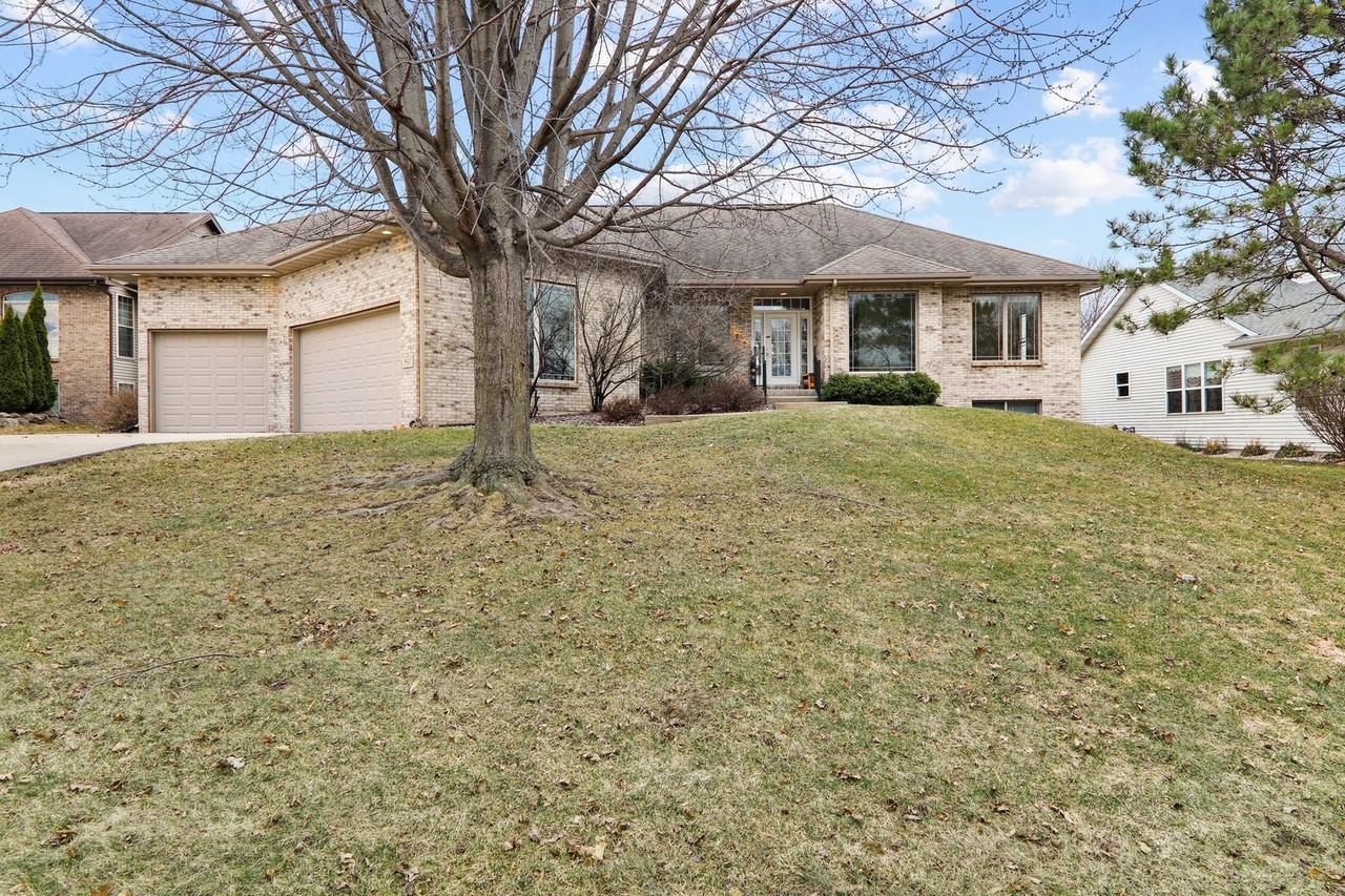 9621 Shadow Wood Dr - Photo 2 of 50