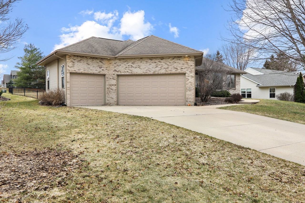 9621 Shadow Wood Dr - Photo 3 of 50