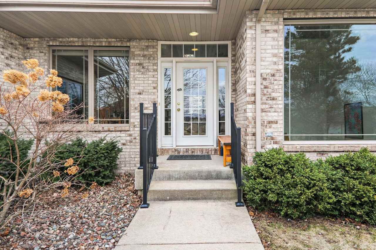 9621 Shadow Wood Dr - Photo 4 of 50