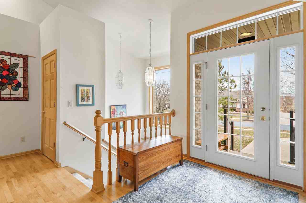 9621 Shadow Wood Dr - Photo 5 of 50