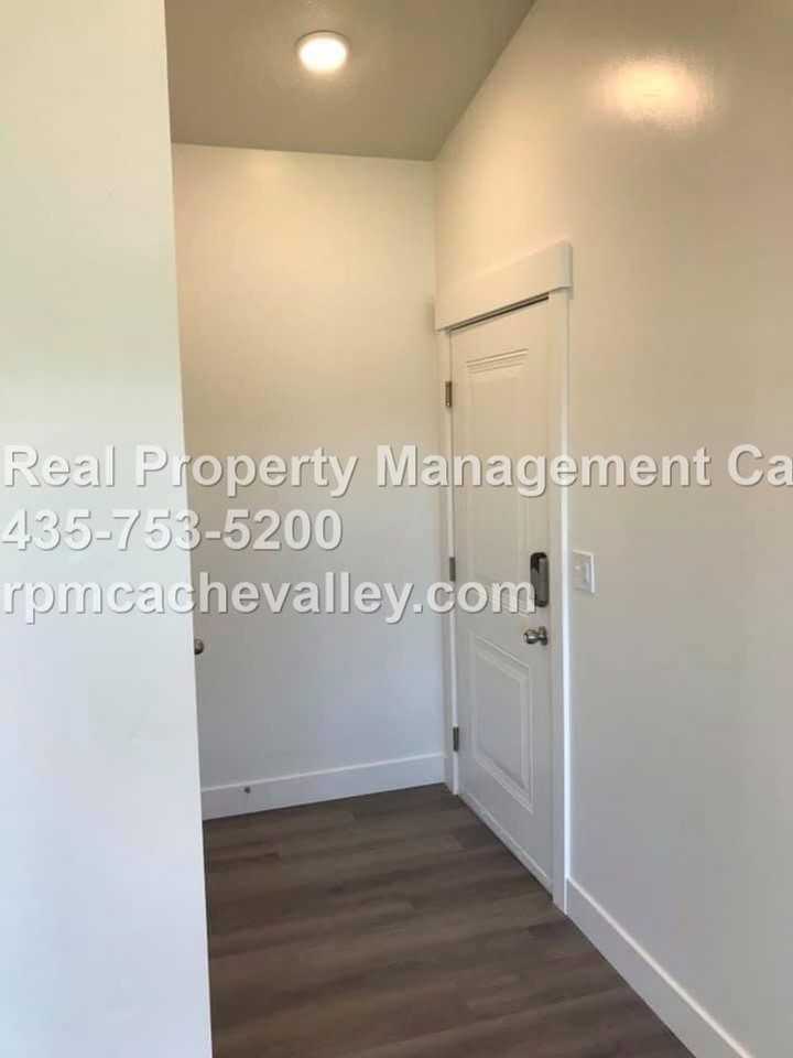 163 E 550 N #A301 - Photo 2 of 30