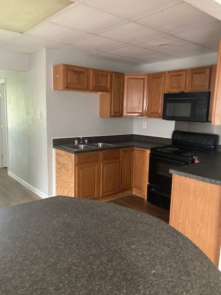 608 Sarrazin Ave - Photo 3 of 11