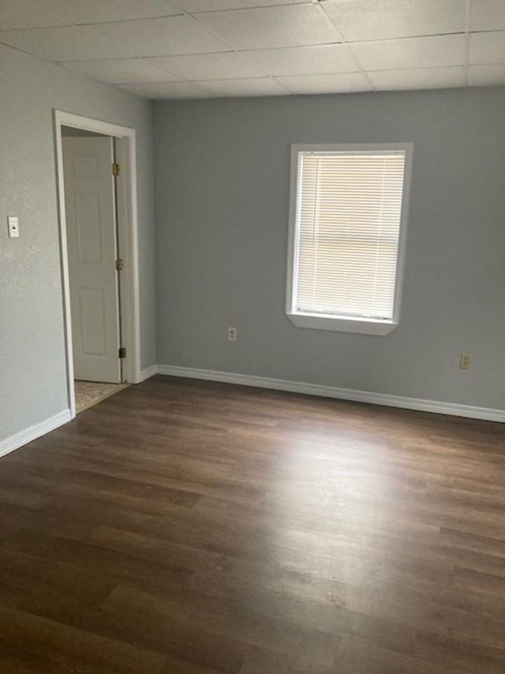 608 Sarrazin Ave - Photo 4 of 11