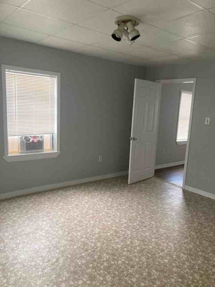 608 Sarrazin Ave - Photo 6 of 11