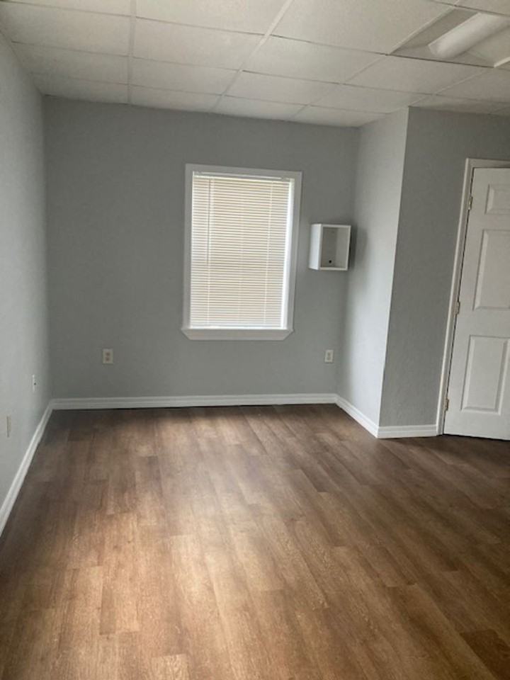 608 Sarrazin Ave - Photo 7 of 11