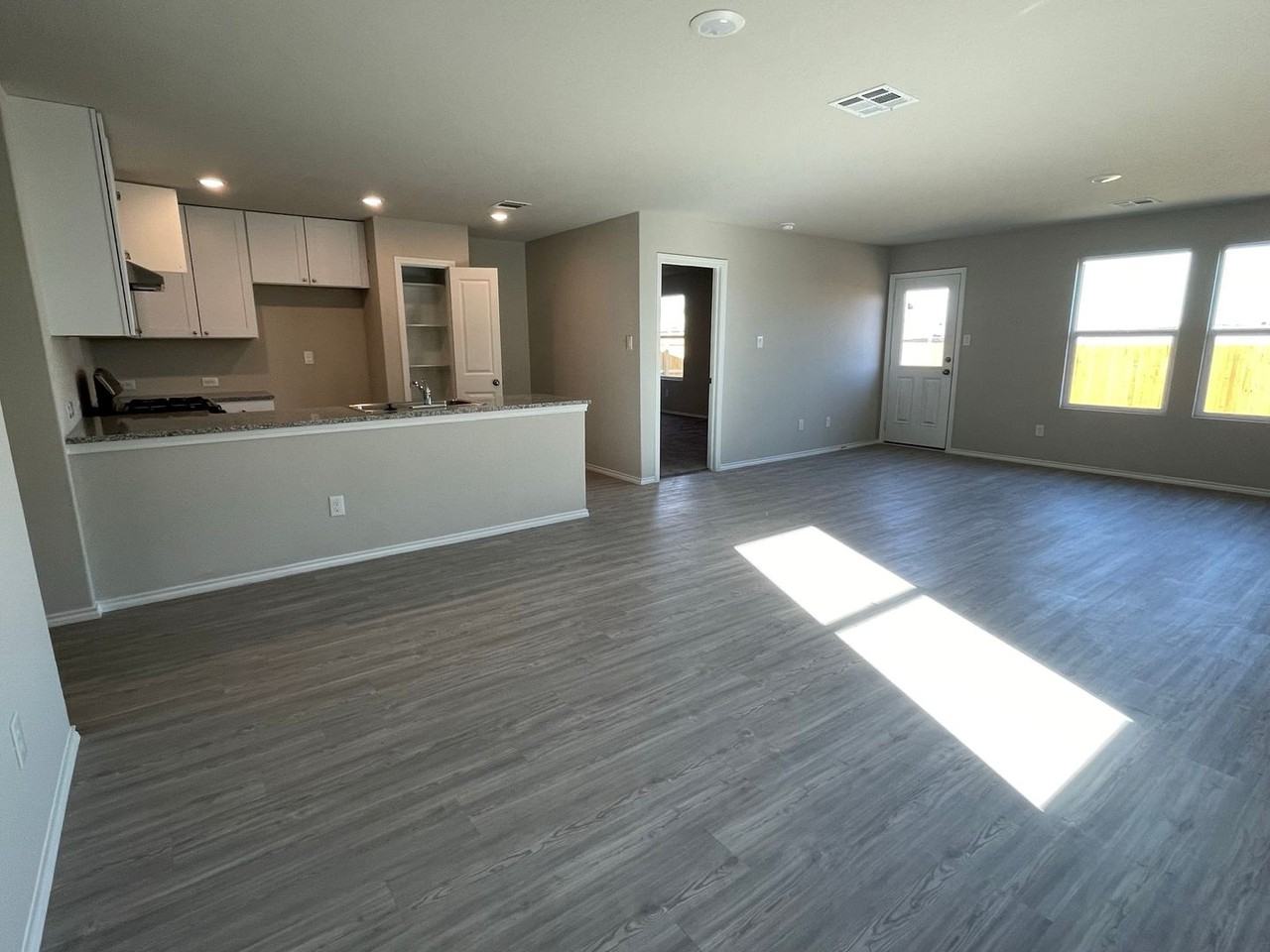 3306 Kornberg Dr - Photo 3 of 21