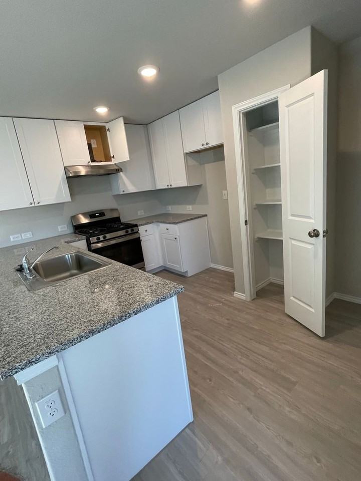 3306 Kornberg Dr - Photo 5 of 21