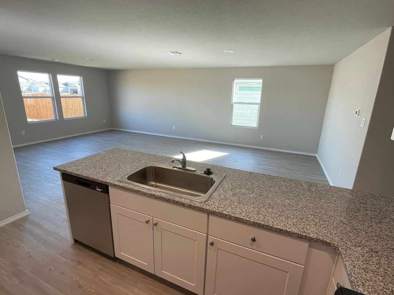 3306 Kornberg Dr - Photo 6 of 21