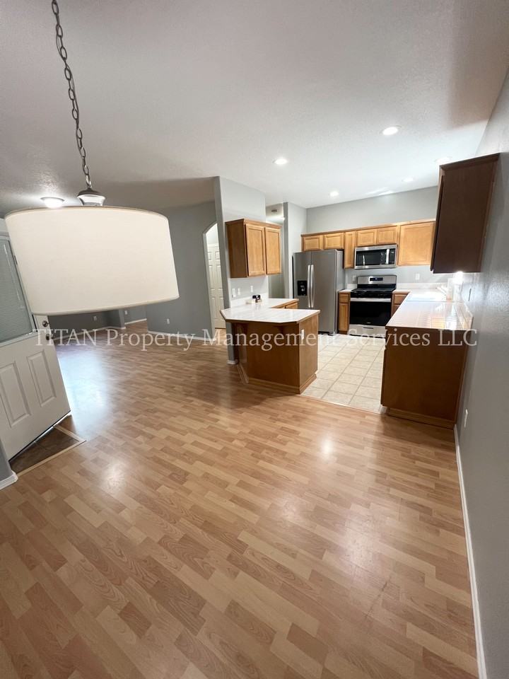 13761 Sandra Loop - Photo 3 of 17