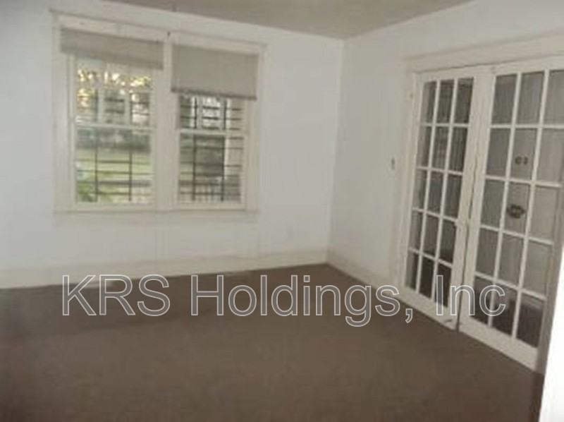 862 Rugby St #2 - Photo 3 of 5