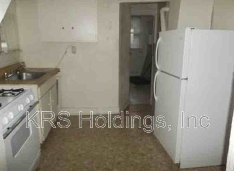 862 Rugby St #2 - Photo 4 of 5