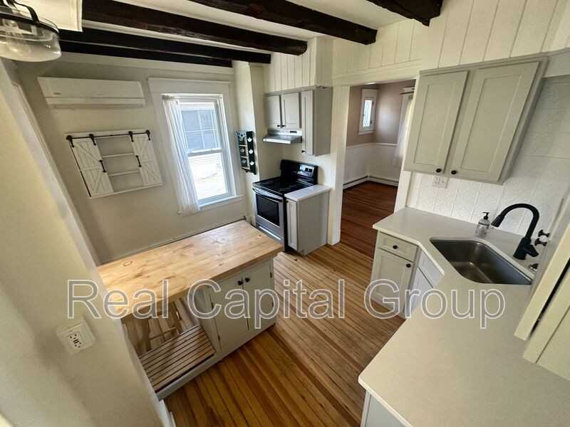 376 Kenwood Ave - Photo 4 of 47
