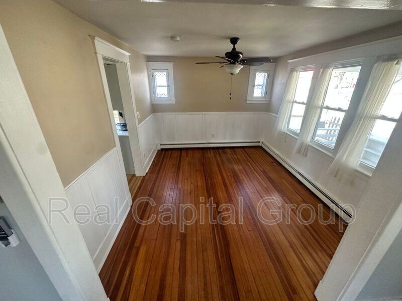 376 Kenwood Ave - Photo 5 of 47