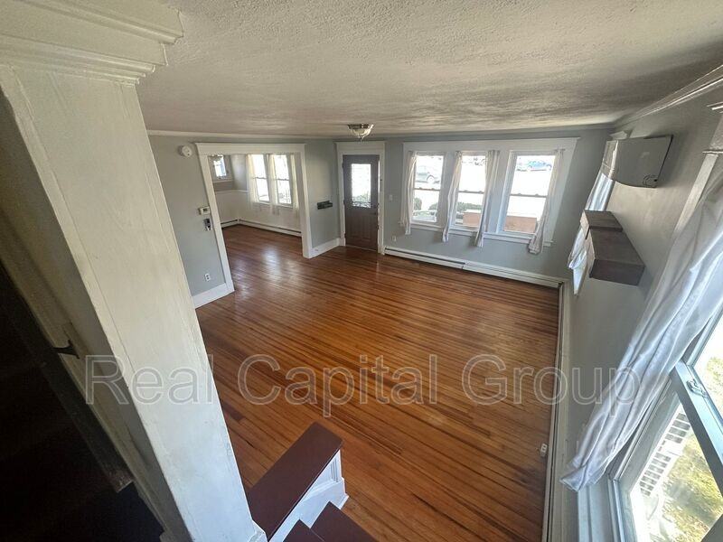 376 Kenwood Ave - Photo 7 of 47