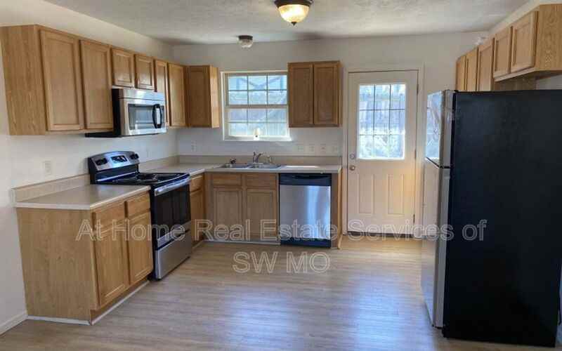 1019 N 25th St - Photo 2 of 9