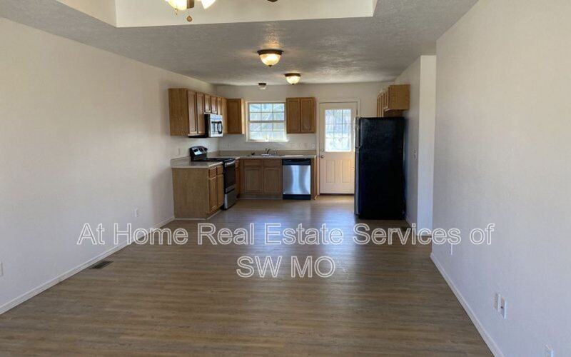1019 N 25th St - Photo 3 of 9