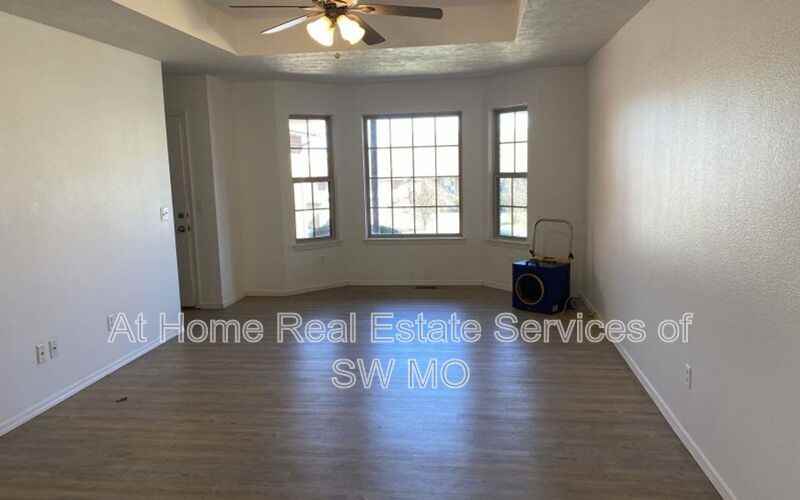1019 N 25th St - Photo 4 of 9