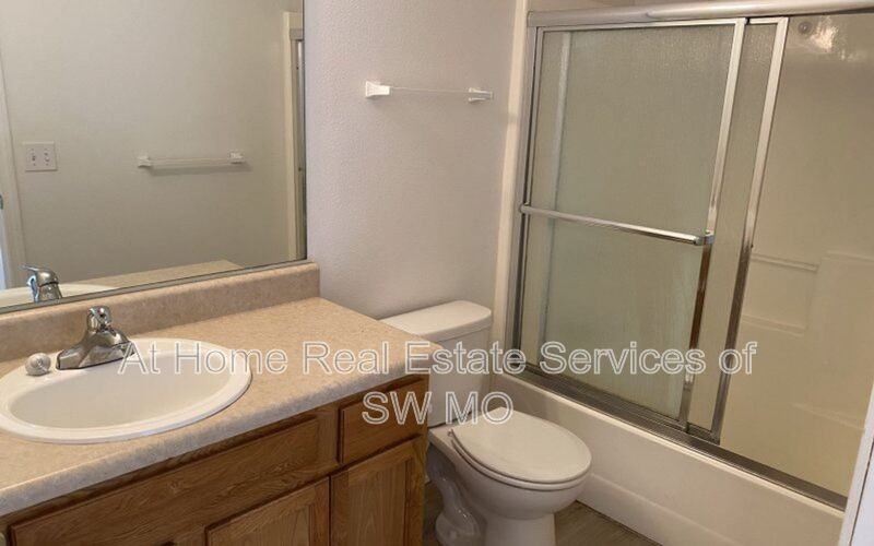 1019 N 25th St - Photo 6 of 9