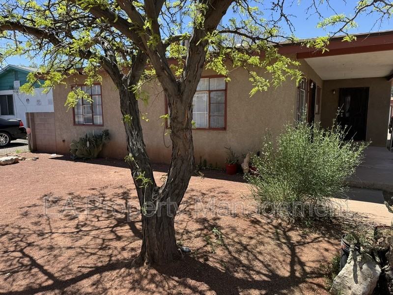 239 Grove St Ne - Photo 2 of 14