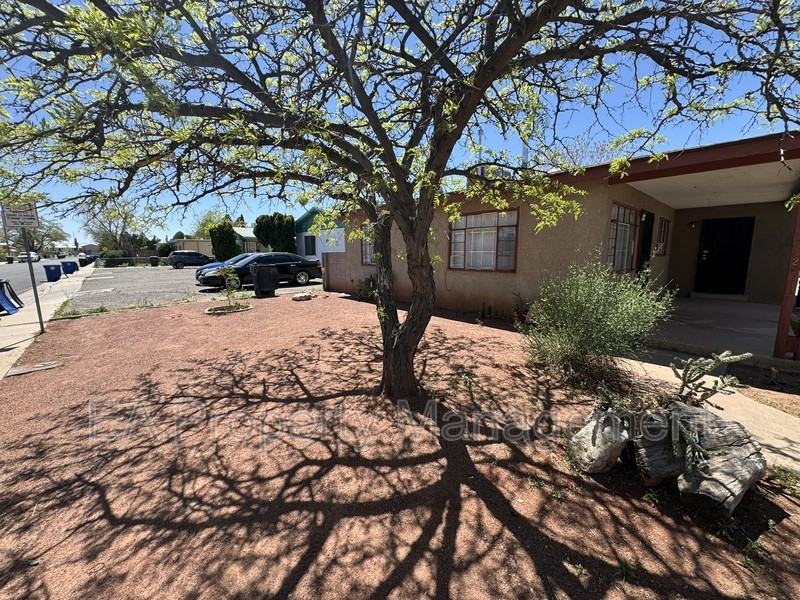 239 Grove St Ne - Photo 3 of 14