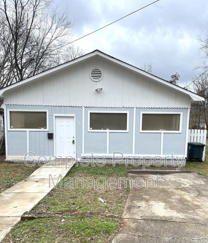2445 Francis Ave Sw - Photo 2 of 20
