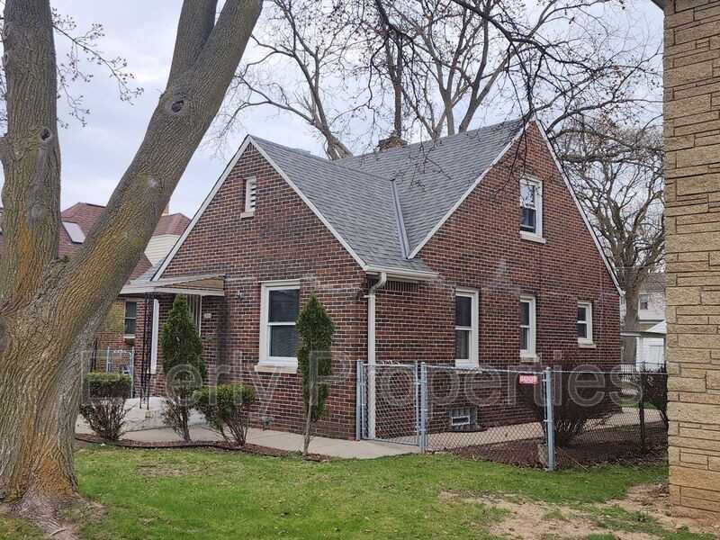2806 N 76th St - Photo 3 of 29