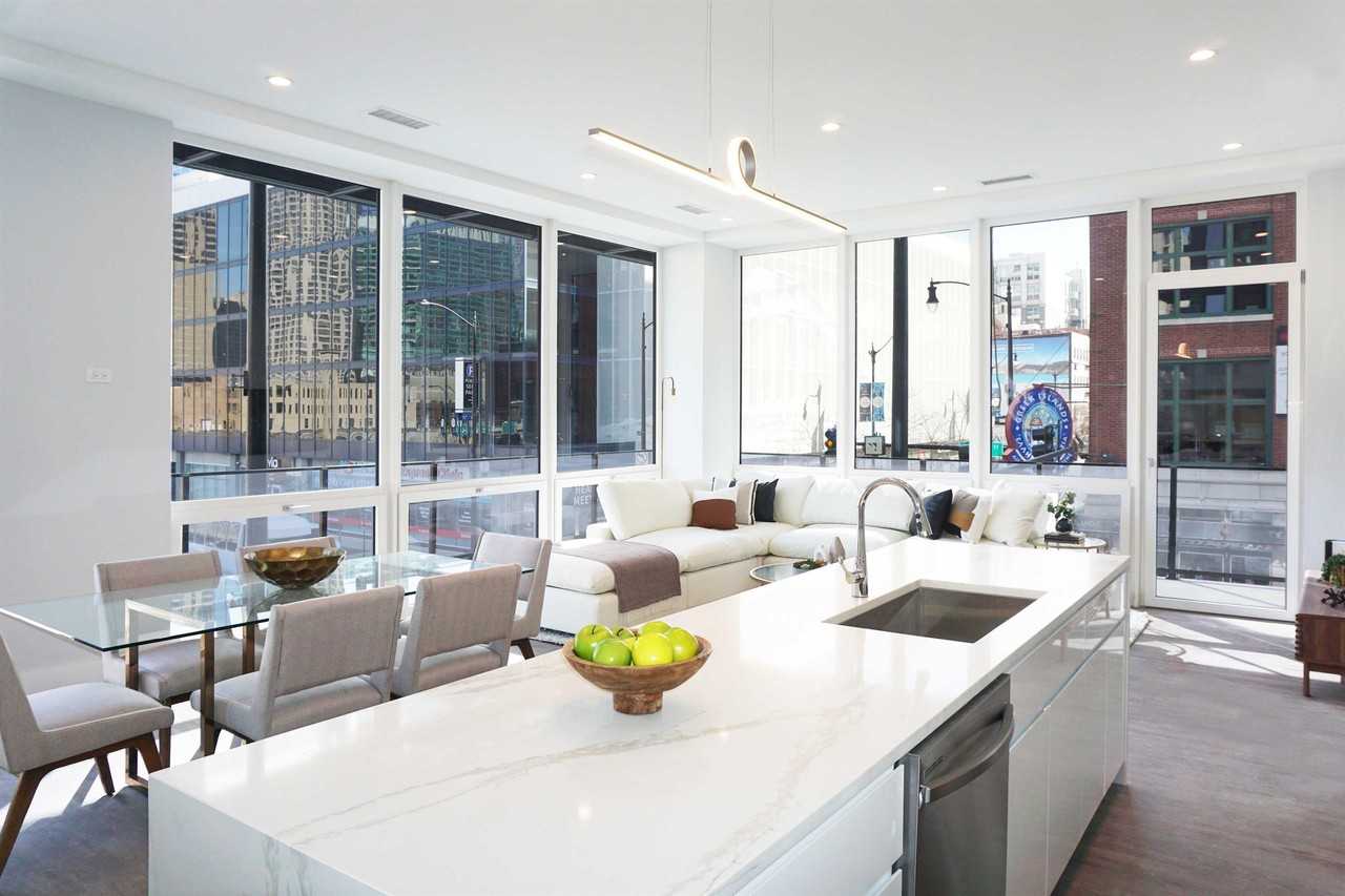 812 W Adams St - Photo 2 of 51