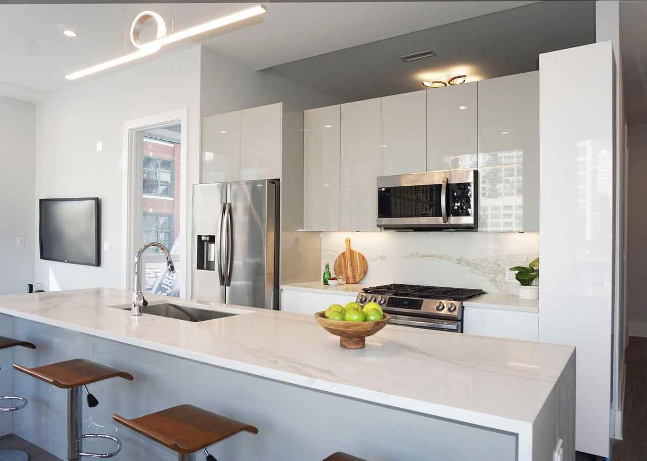 812 W Adams St - Photo 3 of 51