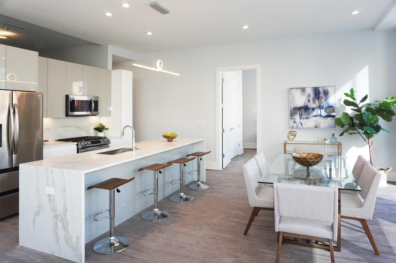 812 W Adams St - Photo 4 of 51