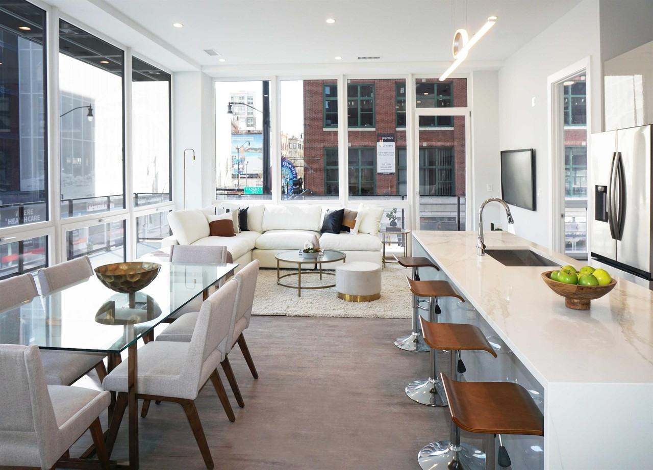 812 W Adams St - Photo 5 of 51