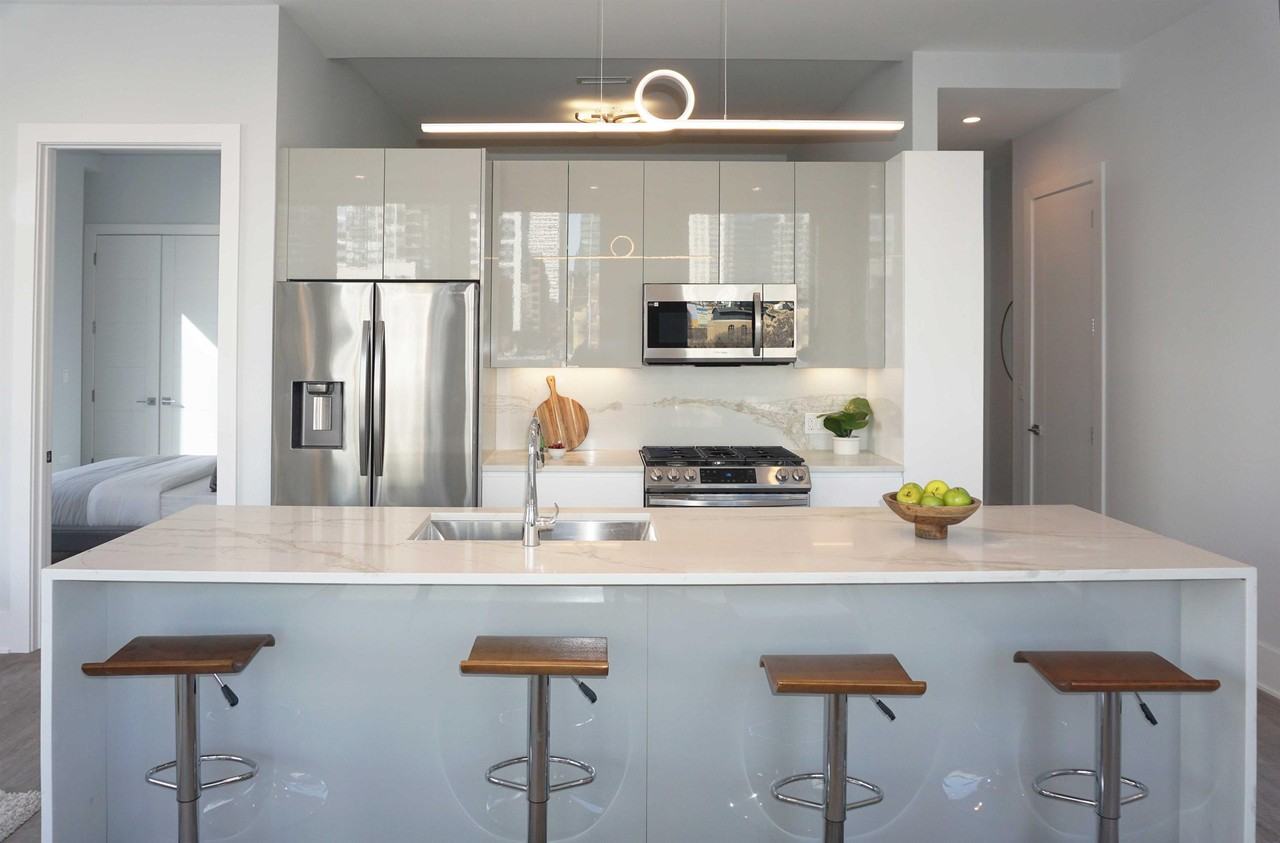 812 W Adams St - Photo 6 of 51