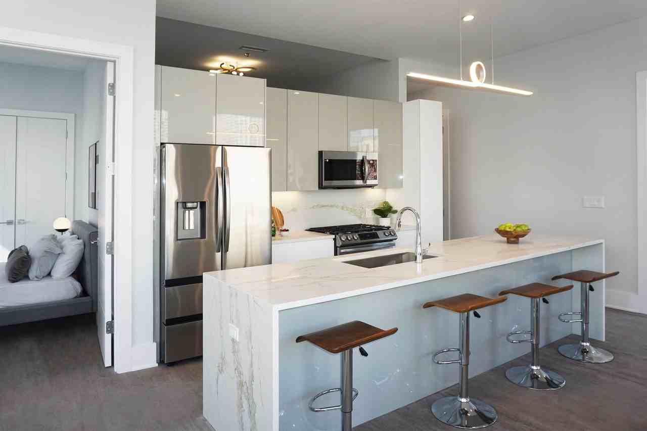 812 W Adams St - Photo 7 of 51