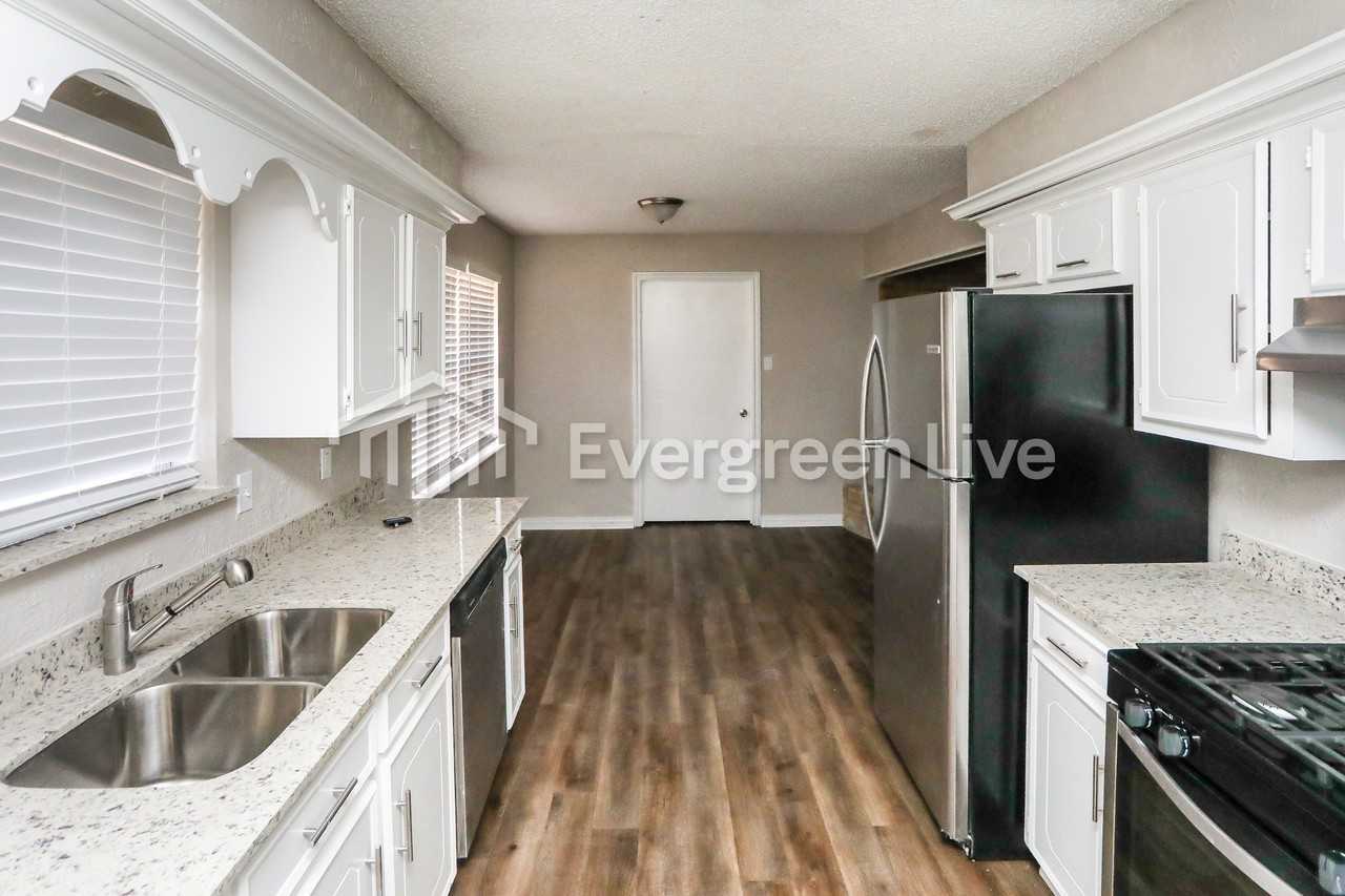 715 San Juan Dr - Photo 7 of 15