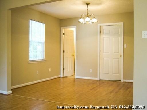 412 Forrest Ave - Photo 3 of 12