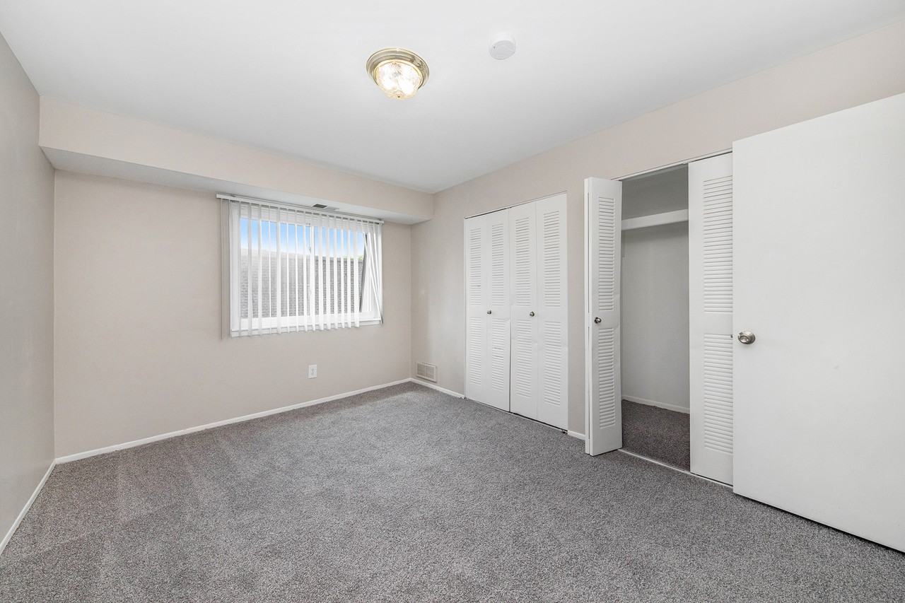 Midtown Square Apartments - Photo 4 of 32