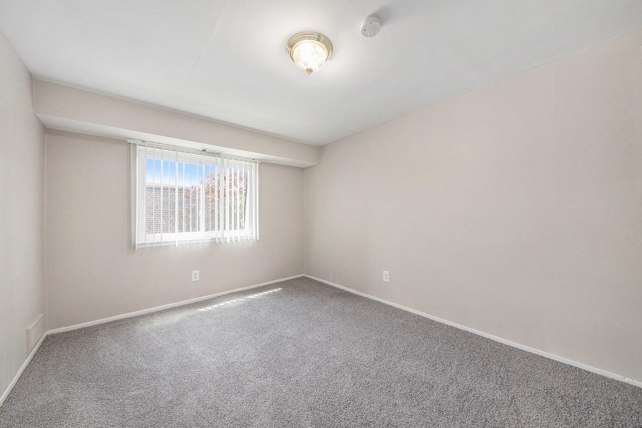 Midtown Square Apartments - Photo 6 of 32