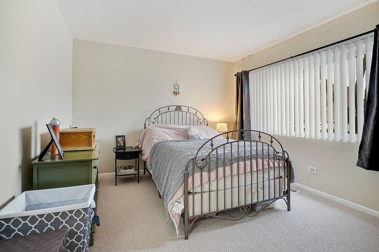 17514 Sandalwood Drive - Photo 3 of 24