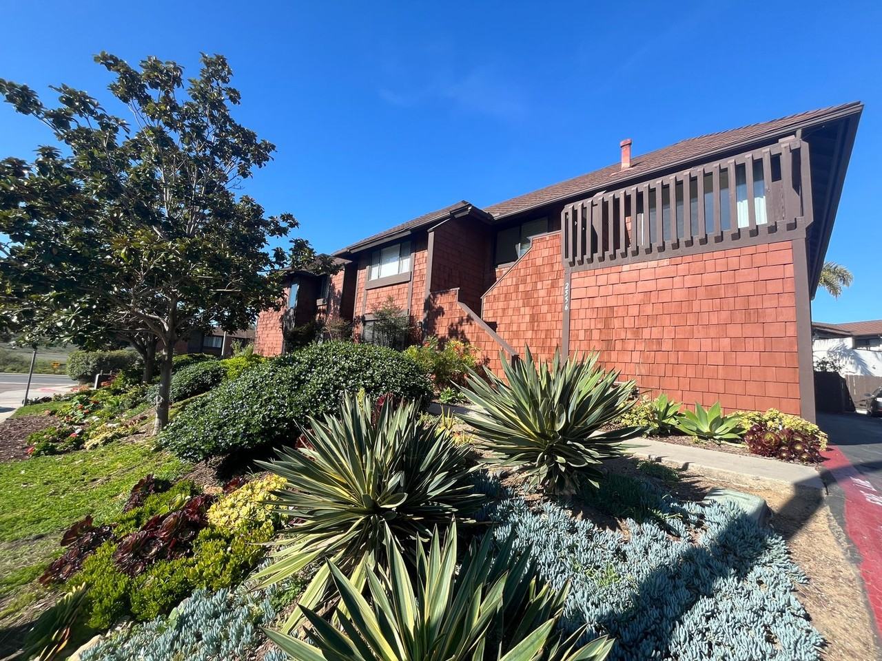 2556 Ocean Cove Dr - Photo 2 of 35