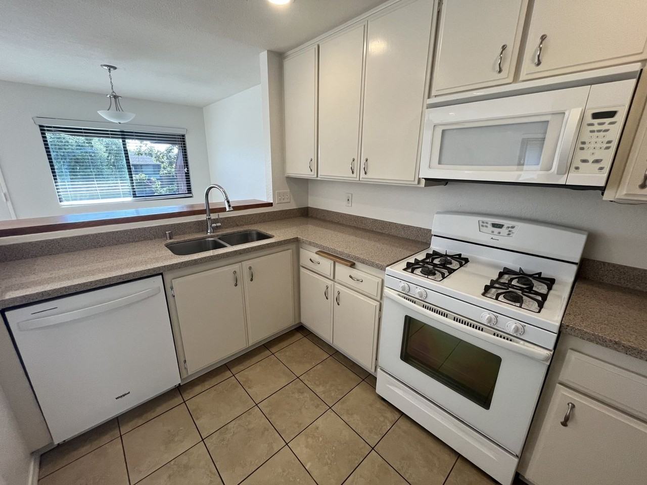 2556 Ocean Cove Dr - Photo 6 of 35
