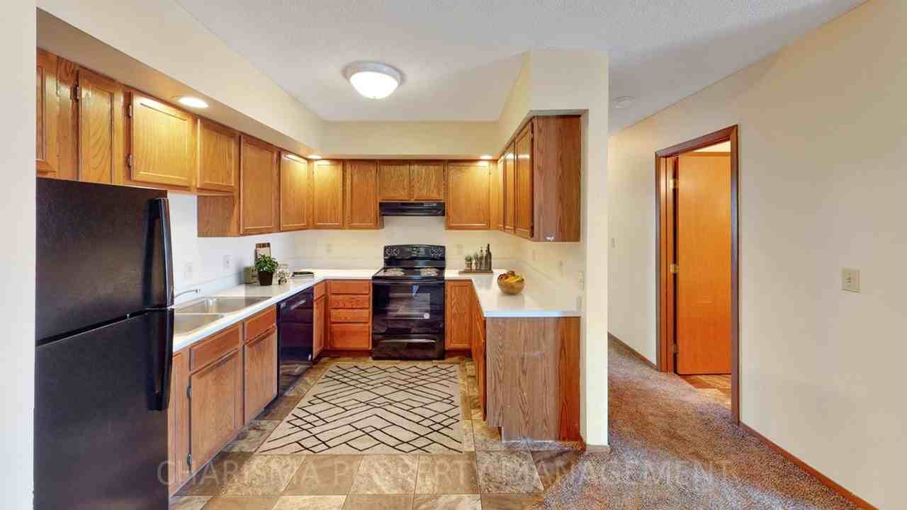 1016 Southland Lane - Photo 4 of 50