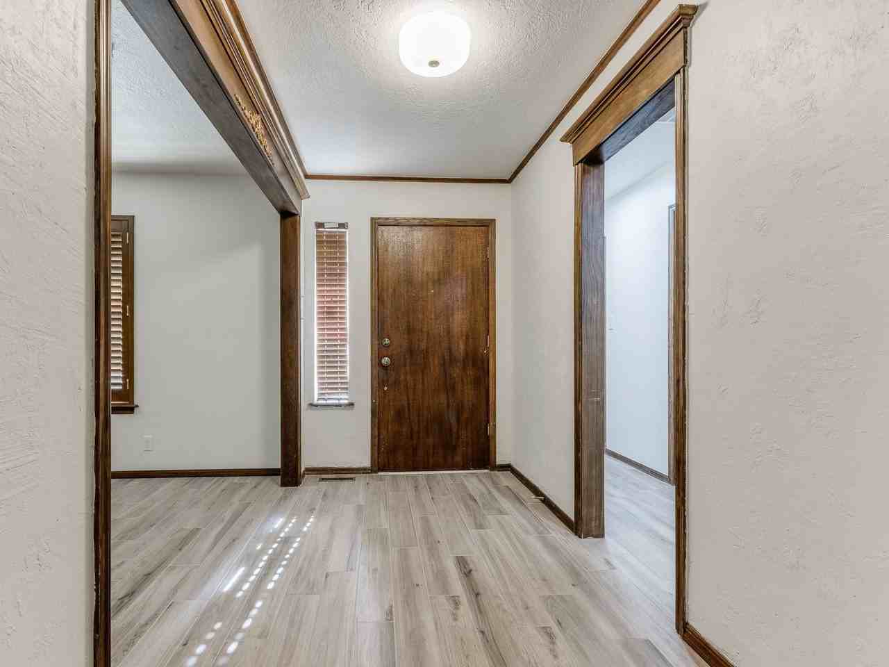 718 Terrace Pl - Photo 3 of 24
