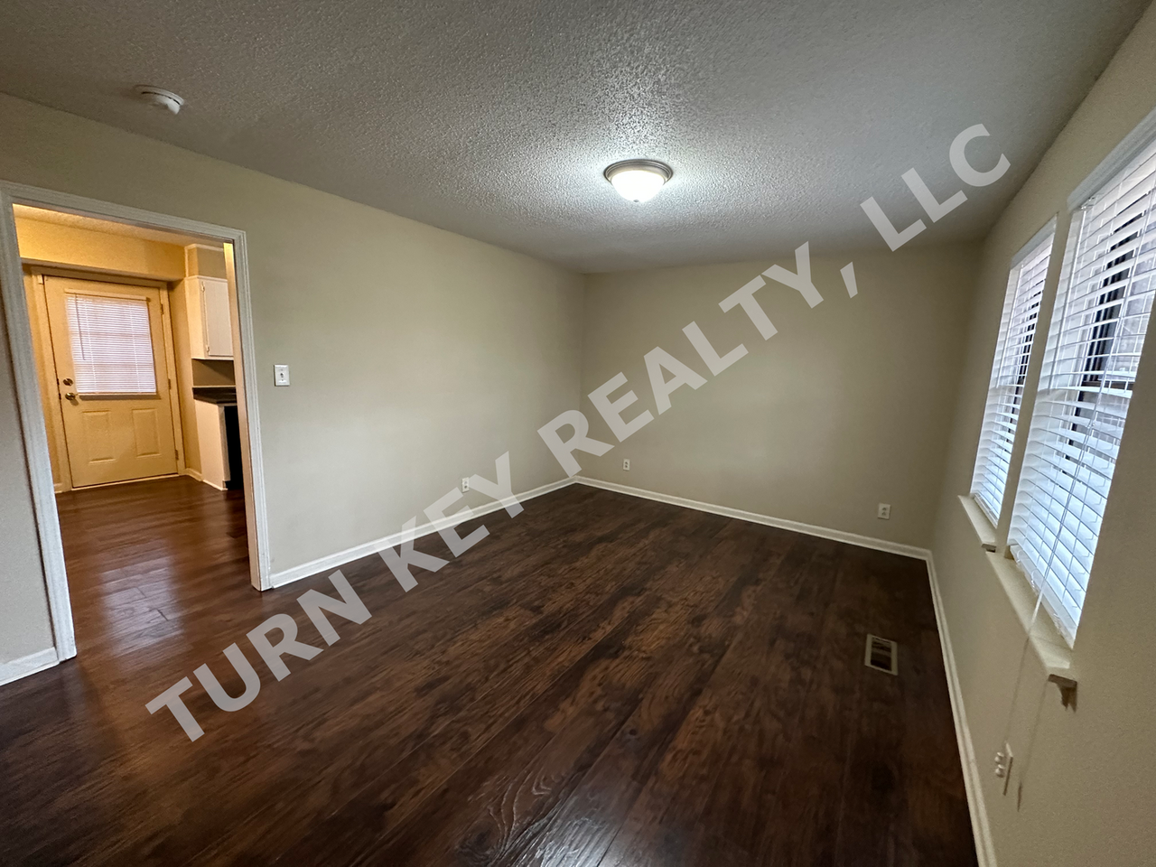 3113 Cobblestone Dr - Photo 2 of 8