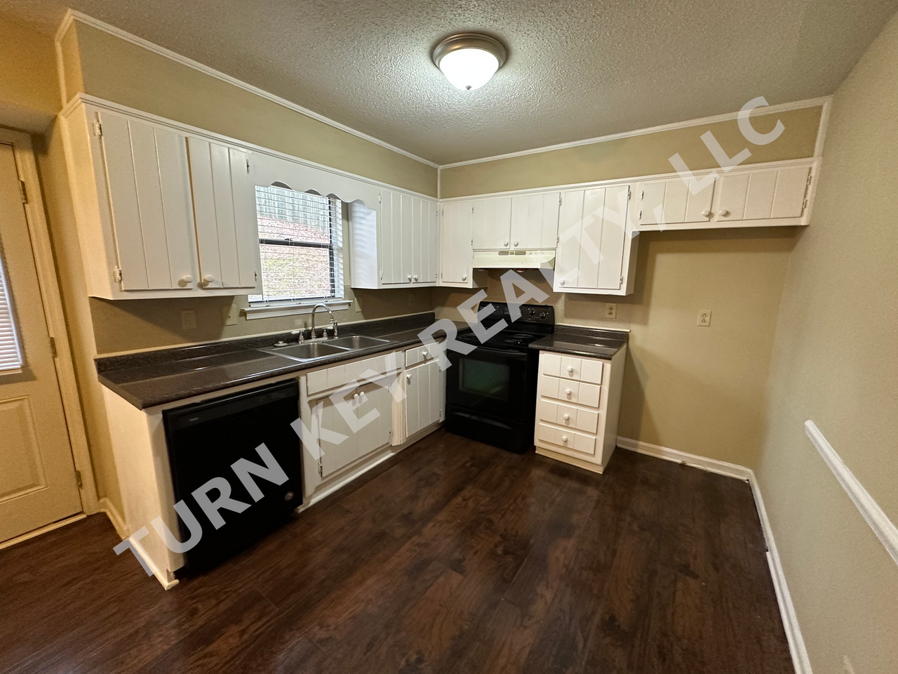 3113 Cobblestone Dr - Photo 3 of 8