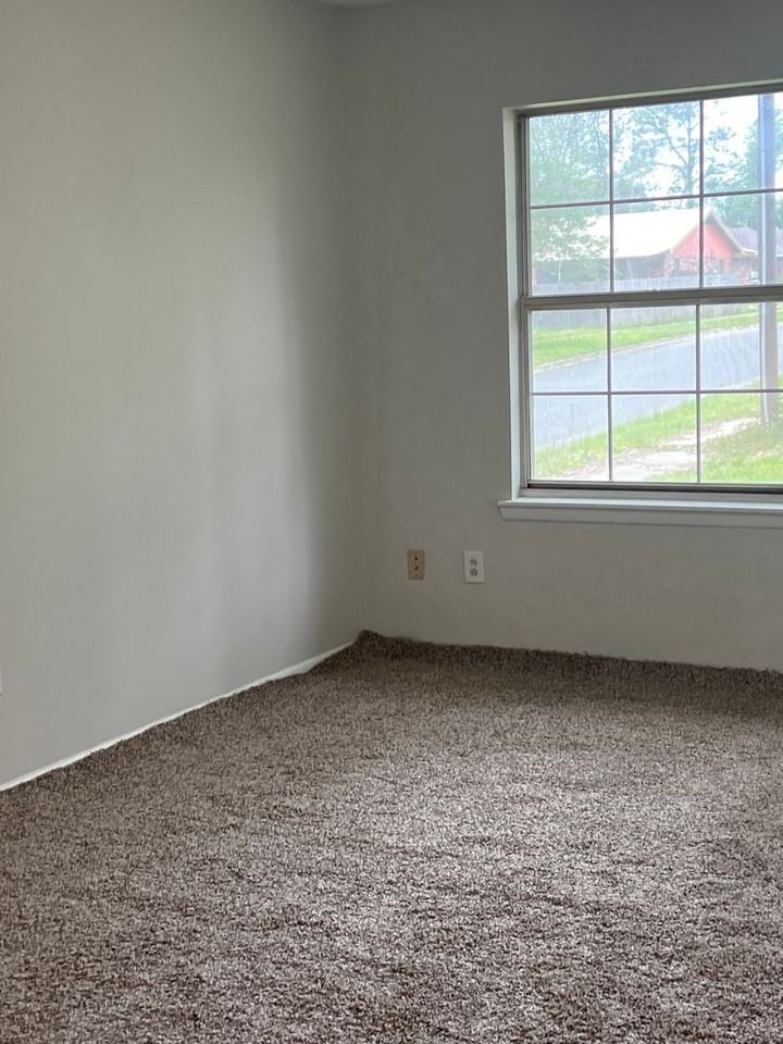 2201 Angus St - Photo 3 of 14