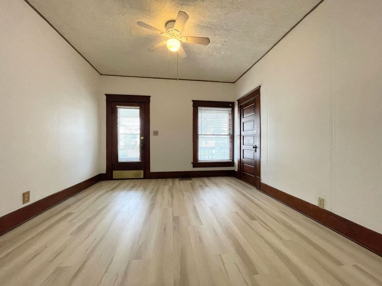 109 E 5th - Photo 3 of 12