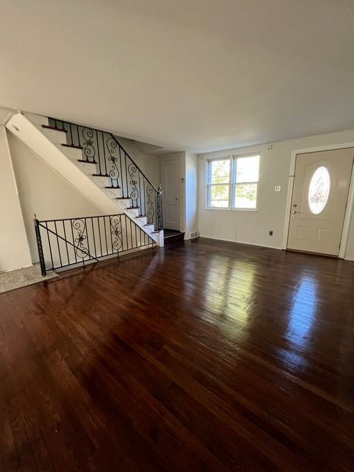 382 Glen Cove Rd - Photo 3 of 24