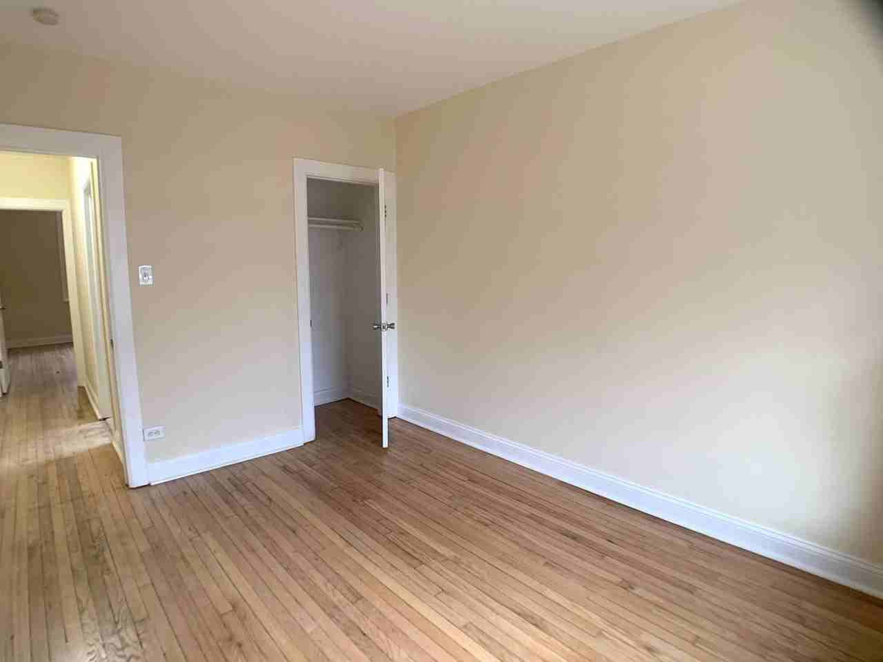 Iowa/Kostner - Photo 3 of 9