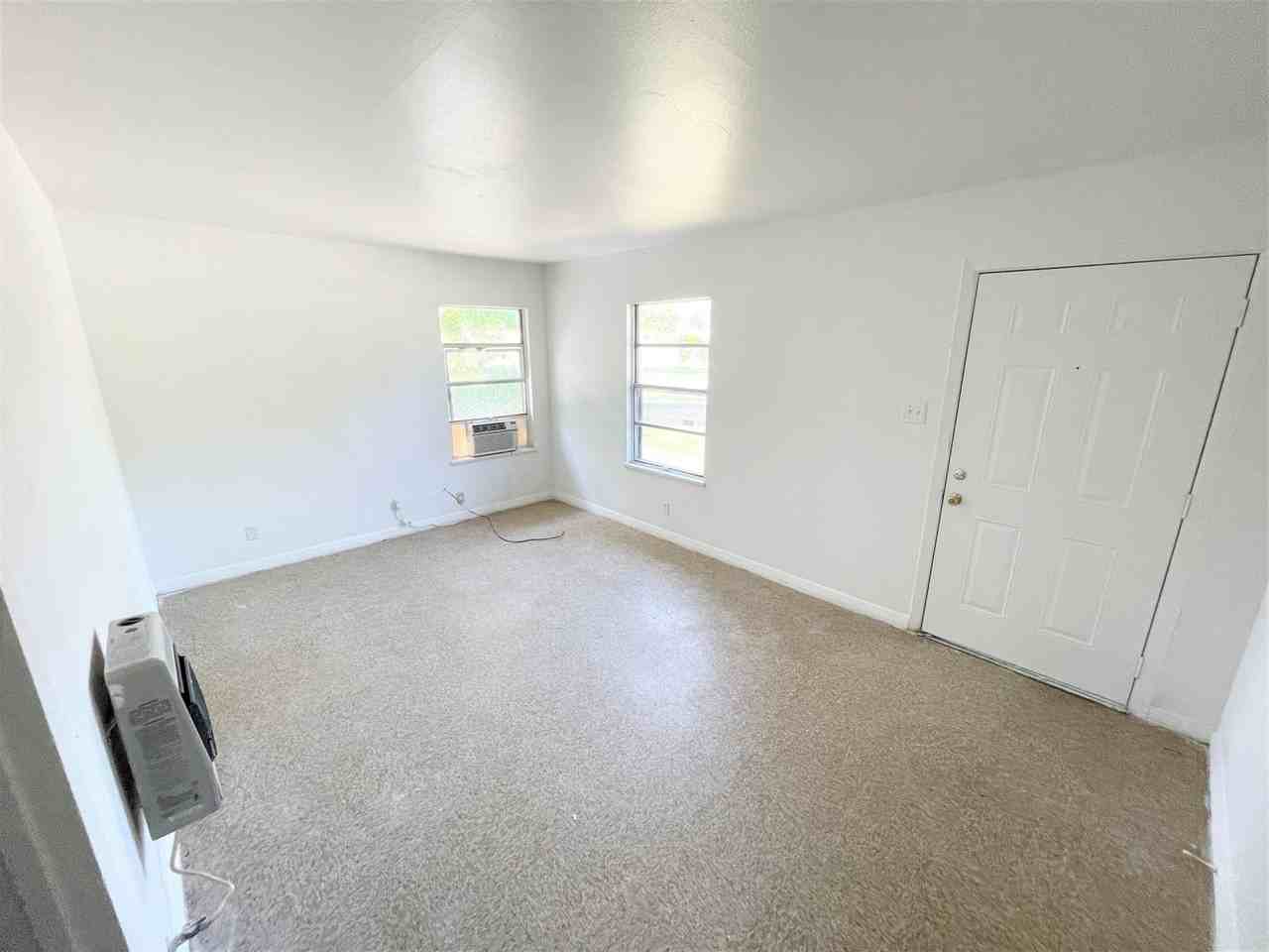 980-982 Oakland Street - Photo 3 of 10