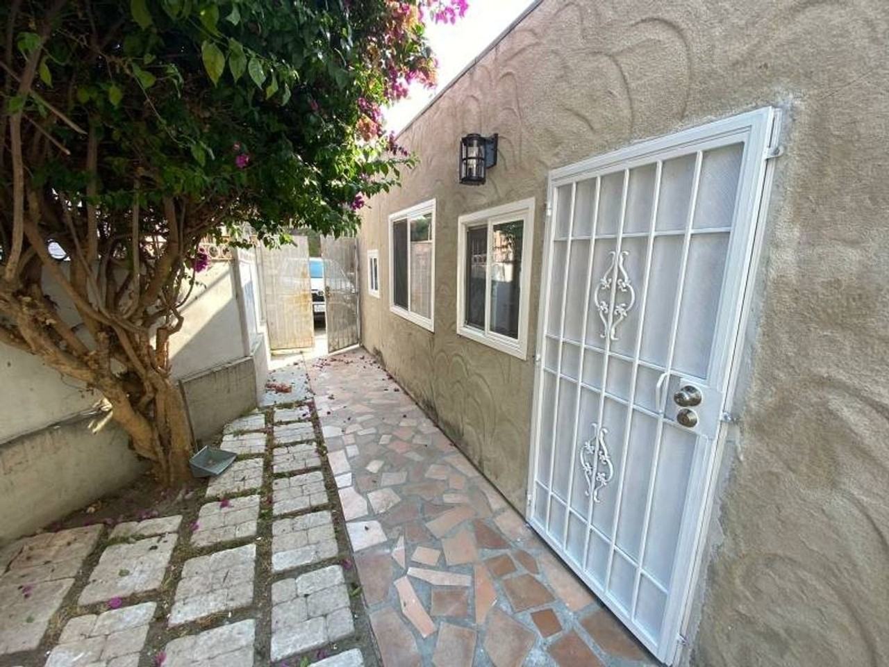 2027 Avenida De La Cruz - Photo 7 of 8