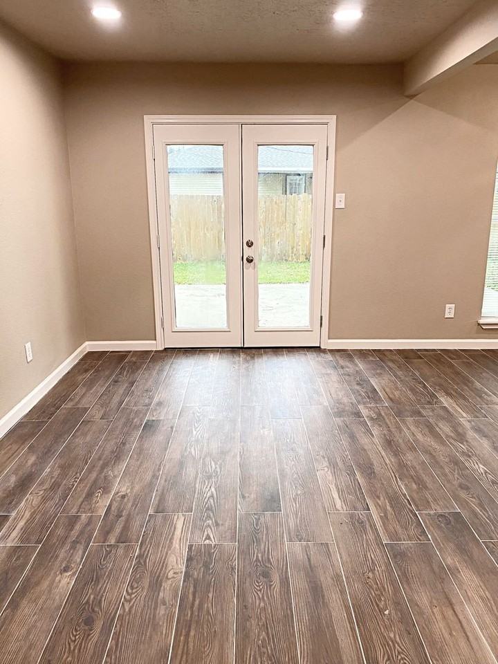 9255 J Hood St - Photo 3 of 15